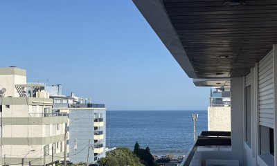 Apartamento de 2 Dormitorios en Peninsula con Vista parcial al mar y garage