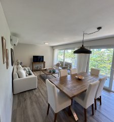 Venta de Penthouse duplex en edificio de alta gama a 300 metros del mar, Playa Brava, Punta del Este. Uruguay