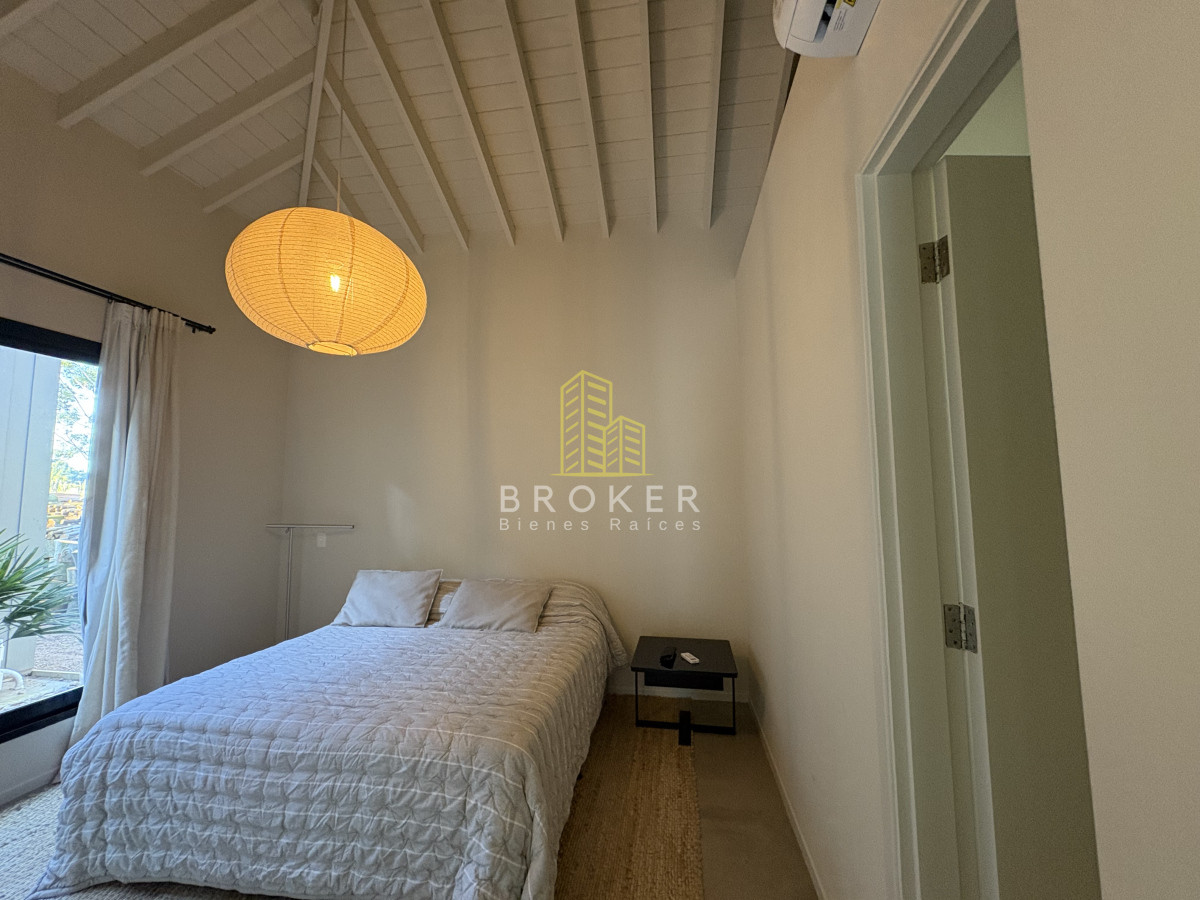 Casa ID.8867/Venta_de_excelente_casa_de_diseño_y_calidad_en_barrio_privado_de_la_barra,_maldonado - Venta de excelente casa de diseño y calidad en barrio privado de la barra, maldonado