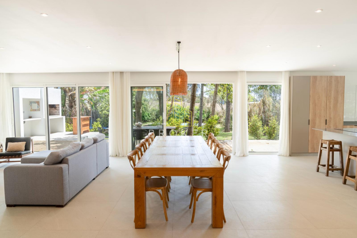 Casa ID.9471/Alquiler_de_temporada_Casa_4_dormitorios_en_La_Barra,_Punta_del_Este - Alquiler de temporada Casa 4 dormitorios en La Barra, Punta del Este