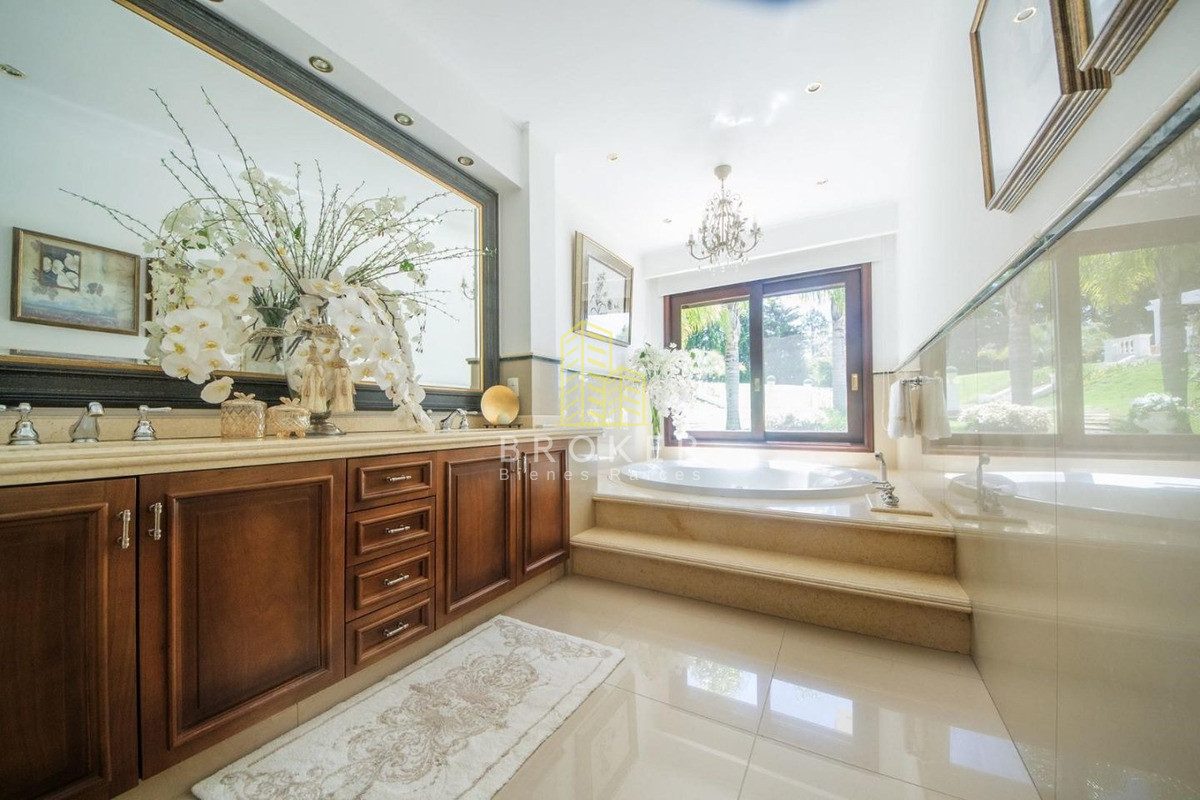 Casa ID.161/Mansion_En_Golf_Punta_Del_Este_7_Suites_Piscina_Jacuzzi_Gym_(ref:_Bkb-546) - Mansion En Golf Punta Del Este 7 Suites Piscina Jacuzzi Gym (ref: Bkb-546)