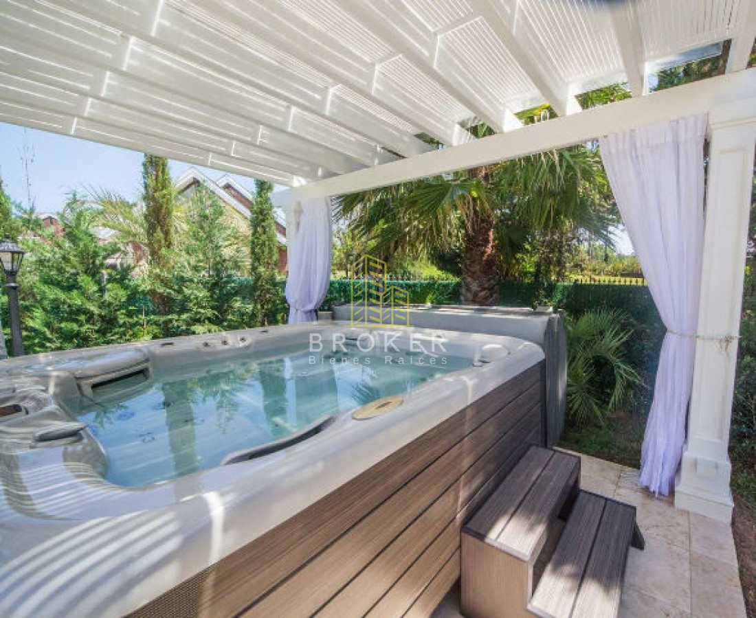 Casa ID.161/Mansion_En_Golf_Punta_Del_Este_7_Suites_Piscina_Jacuzzi_Gym_(ref:_Bkb-546) - Mansion En Golf Punta Del Este 7 Suites Piscina Jacuzzi Gym (ref: Bkb-546)