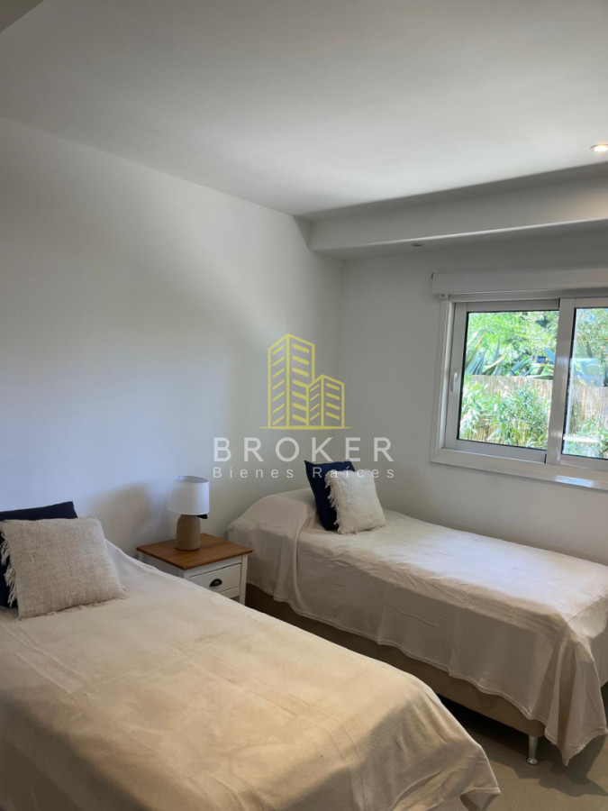 Casa ID.9471/Alquiler_de_temporada_Casa_4_dormitorios_en_La_Barra,_Punta_del_Este - Alquiler de temporada Casa 4 dormitorios en La Barra, Punta del Este