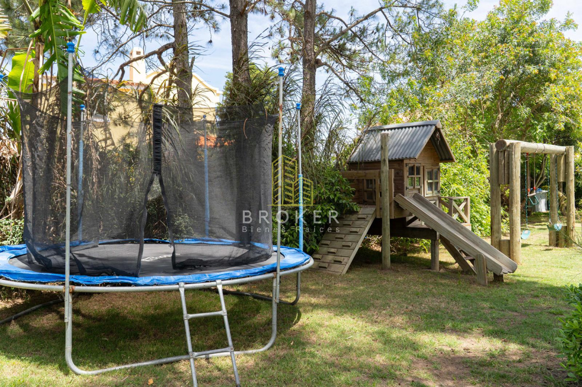 Casa ID.9471/Alquiler_de_temporada_Casa_4_dormitorios_en_La_Barra,_Punta_del_Este - Alquiler de temporada Casa 4 dormitorios en La Barra, Punta del Este