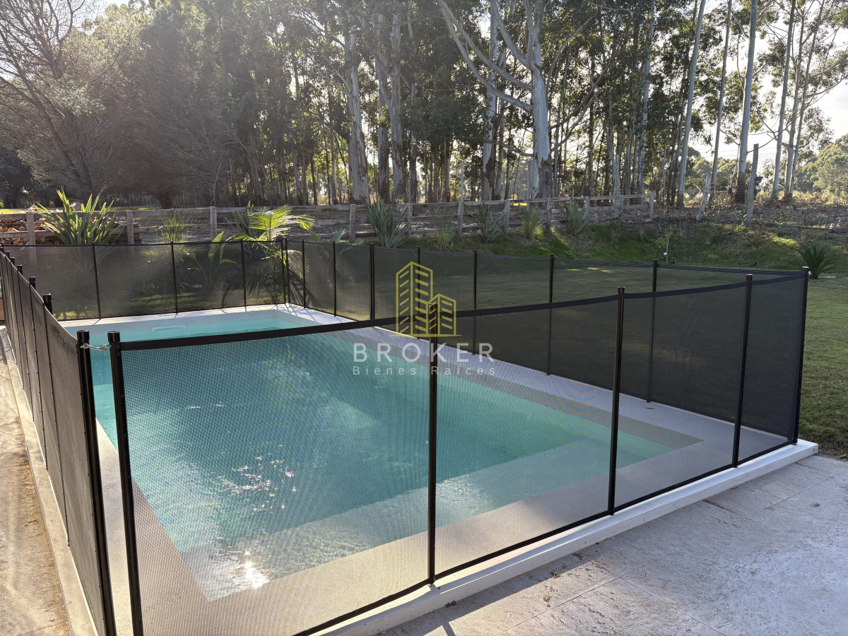 Casa ID.8867/Venta_de_excelente_casa_de_diseño_y_calidad_en_barrio_privado_de_la_barra,_maldonado - Venta de excelente casa de diseño y calidad en barrio privado de la barra, maldonado