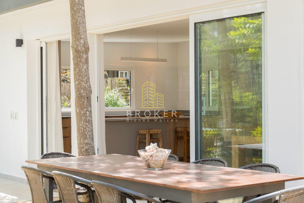 Casa ID.9471/Alquiler_de_temporada_Casa_4_dormitorios_en_La_Barra,_Punta_del_Este - Alquiler de temporada Casa 4 dormitorios en La Barra, Punta del Este