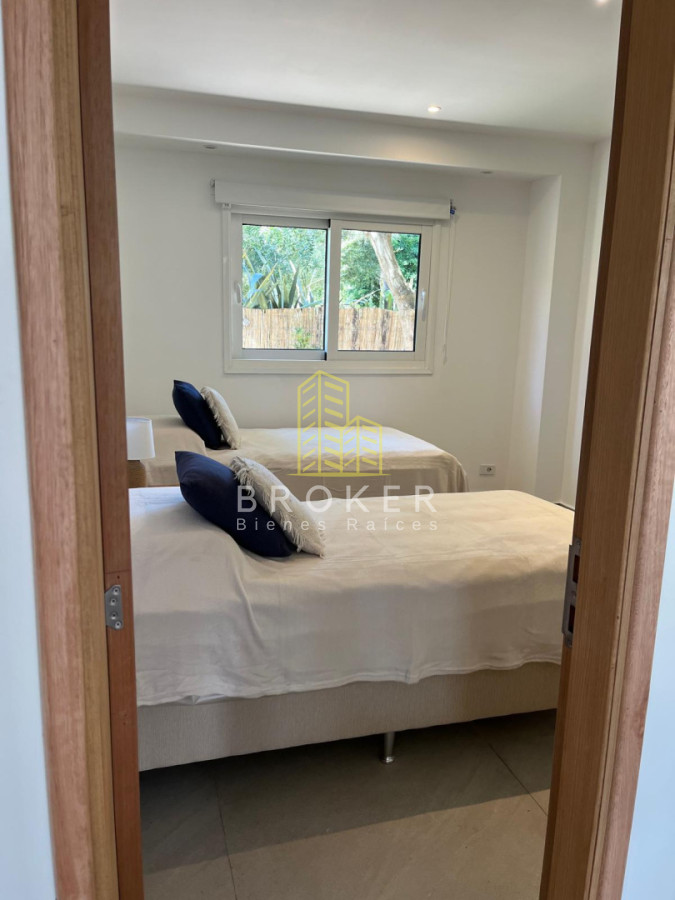 Casa ID.9471/Alquiler_de_temporada_Casa_4_dormitorios_en_La_Barra,_Punta_del_Este - Alquiler de temporada Casa 4 dormitorios en La Barra, Punta del Este