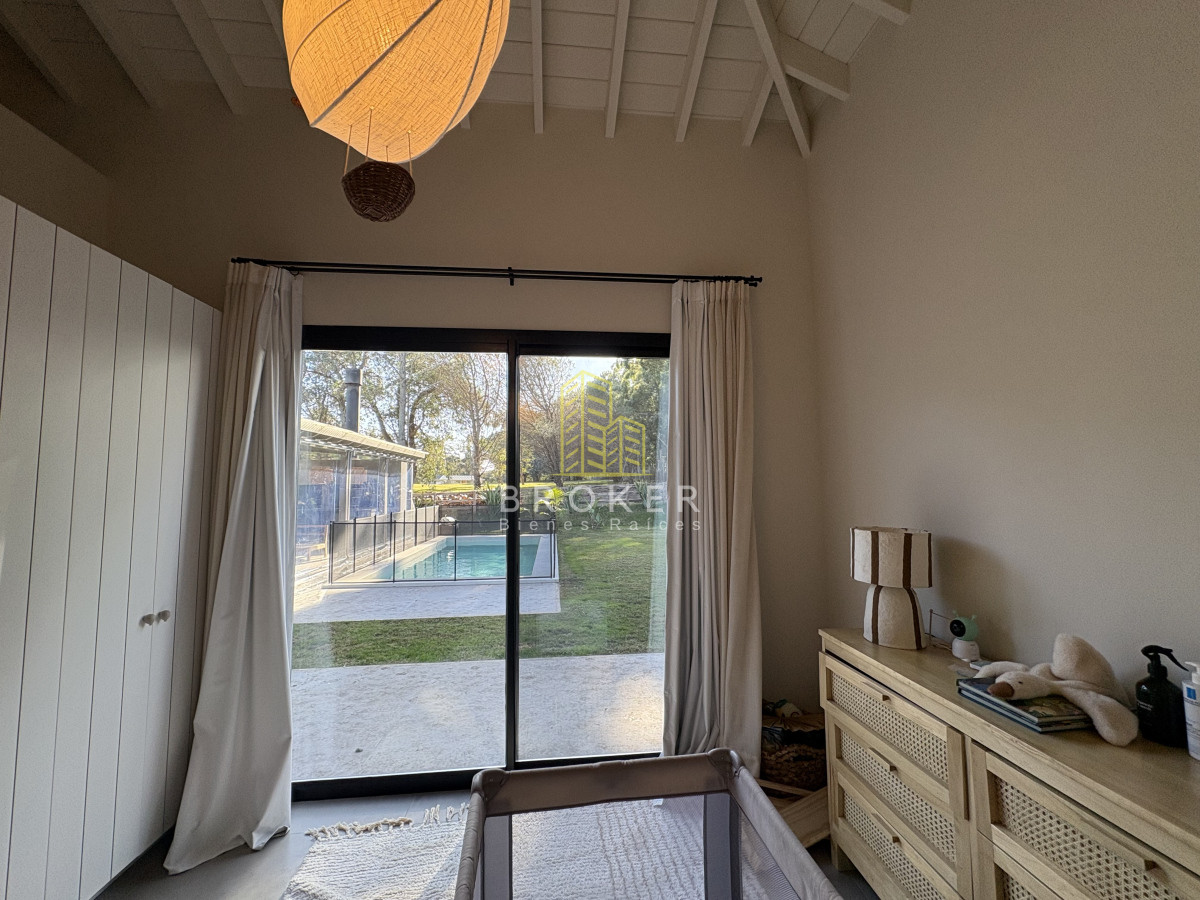 Casa ID.8867/Venta_de_excelente_casa_de_diseño_y_calidad_en_barrio_privado_de_la_barra,_maldonado - Venta de excelente casa de diseño y calidad en barrio privado de la barra, maldonado