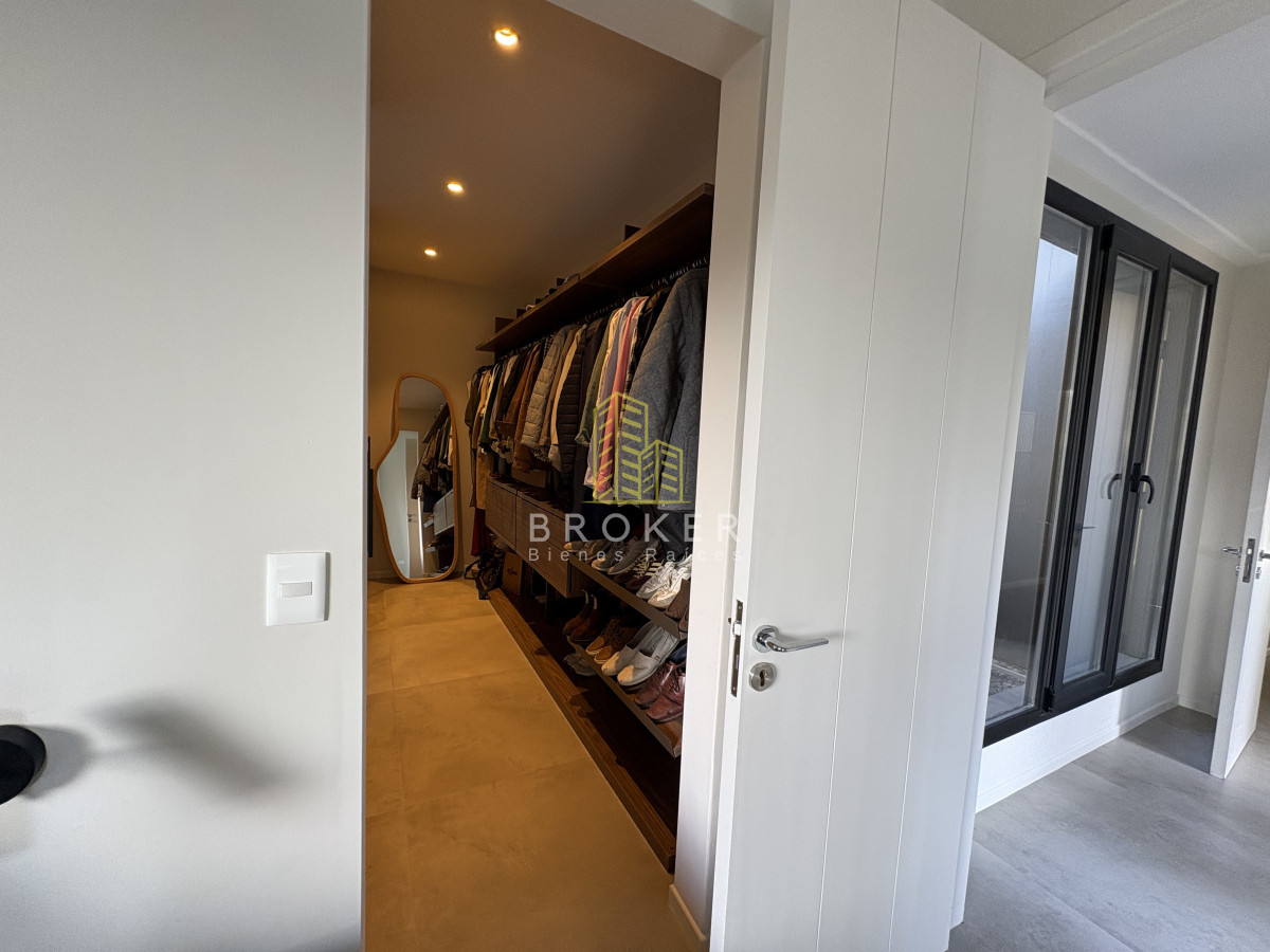 Casa ID.8867/Venta_de_excelente_casa_de_diseño_y_calidad_en_barrio_privado_de_la_barra,_maldonado - Venta de excelente casa de diseño y calidad en barrio privado de la barra, maldonado