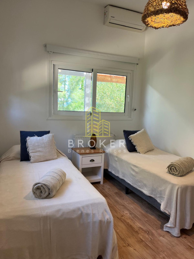 Casa ID.9471/Alquiler_de_temporada_Casa_4_dormitorios_en_La_Barra,_Punta_del_Este - Alquiler de temporada Casa 4 dormitorios en La Barra, Punta del Este