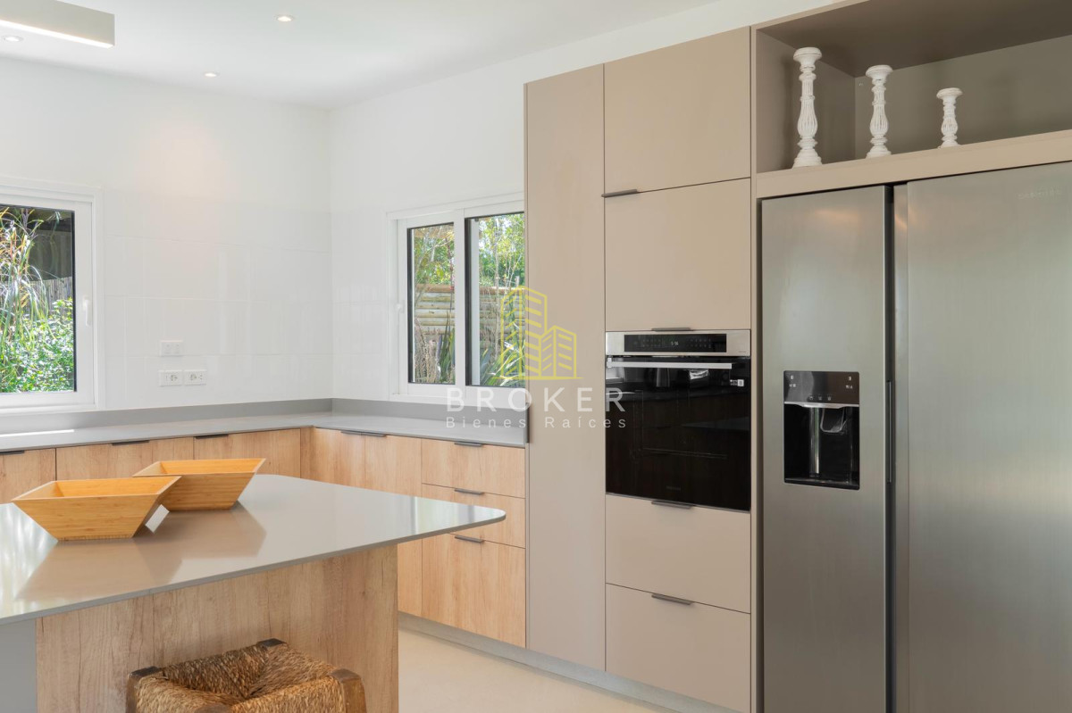 Casa ID.9471/Alquiler_de_temporada_Casa_4_dormitorios_en_La_Barra,_Punta_del_Este - Alquiler de temporada Casa 4 dormitorios en La Barra, Punta del Este