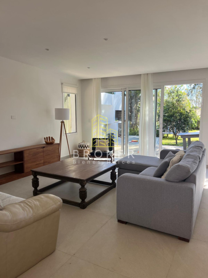 Casa ID.9471/Alquiler_de_temporada_Casa_4_dormitorios_en_La_Barra,_Punta_del_Este - Alquiler de temporada Casa 4 dormitorios en La Barra, Punta del Este