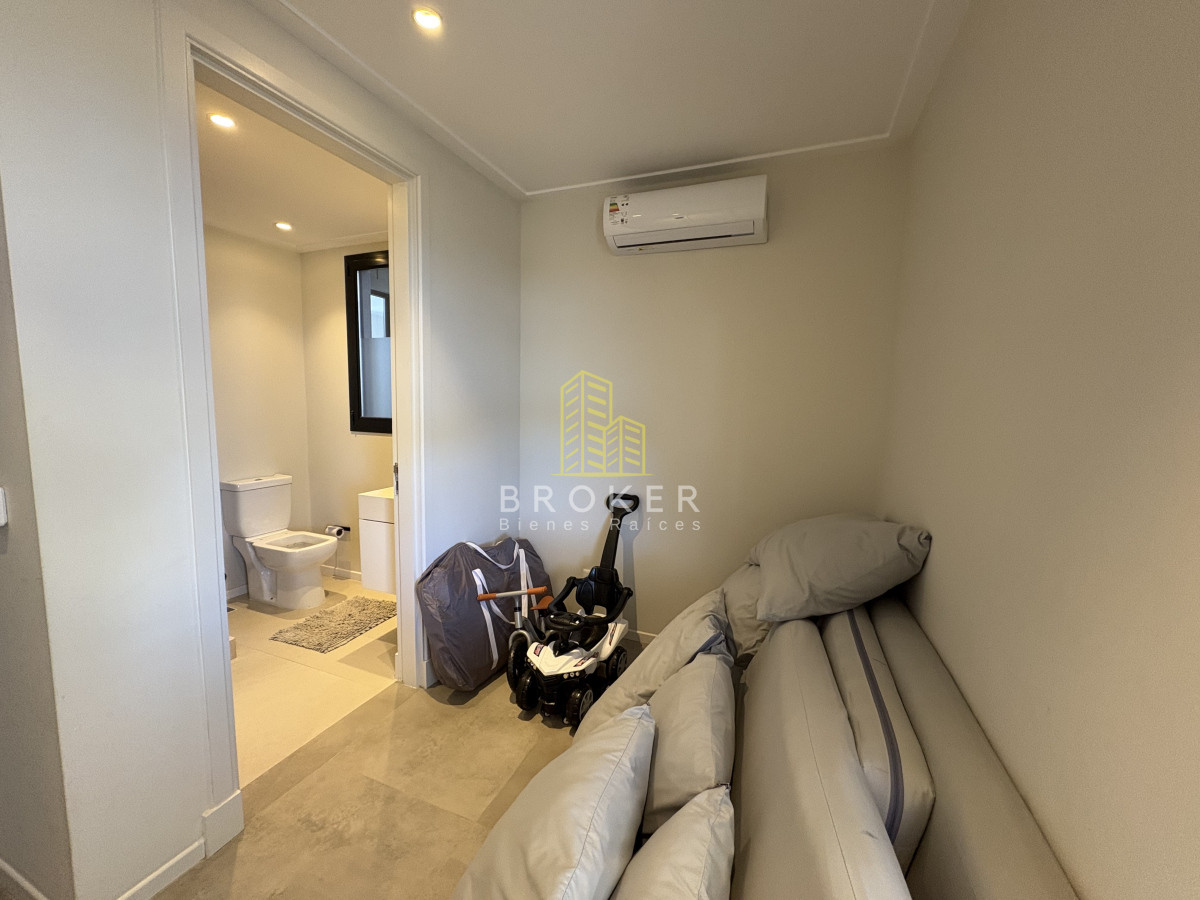 Casa ID.8867/Venta_de_excelente_casa_de_diseño_y_calidad_en_barrio_privado_de_la_barra,_maldonado - Venta de excelente casa de diseño y calidad en barrio privado de la barra, maldonado