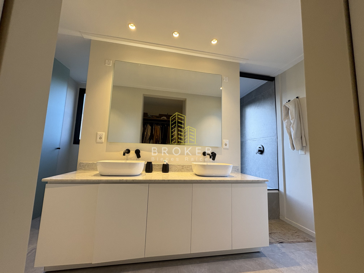 Casa ID.8867/Venta_de_excelente_casa_de_diseño_y_calidad_en_barrio_privado_de_la_barra,_maldonado - Venta de excelente casa de diseño y calidad en barrio privado de la barra, maldonado