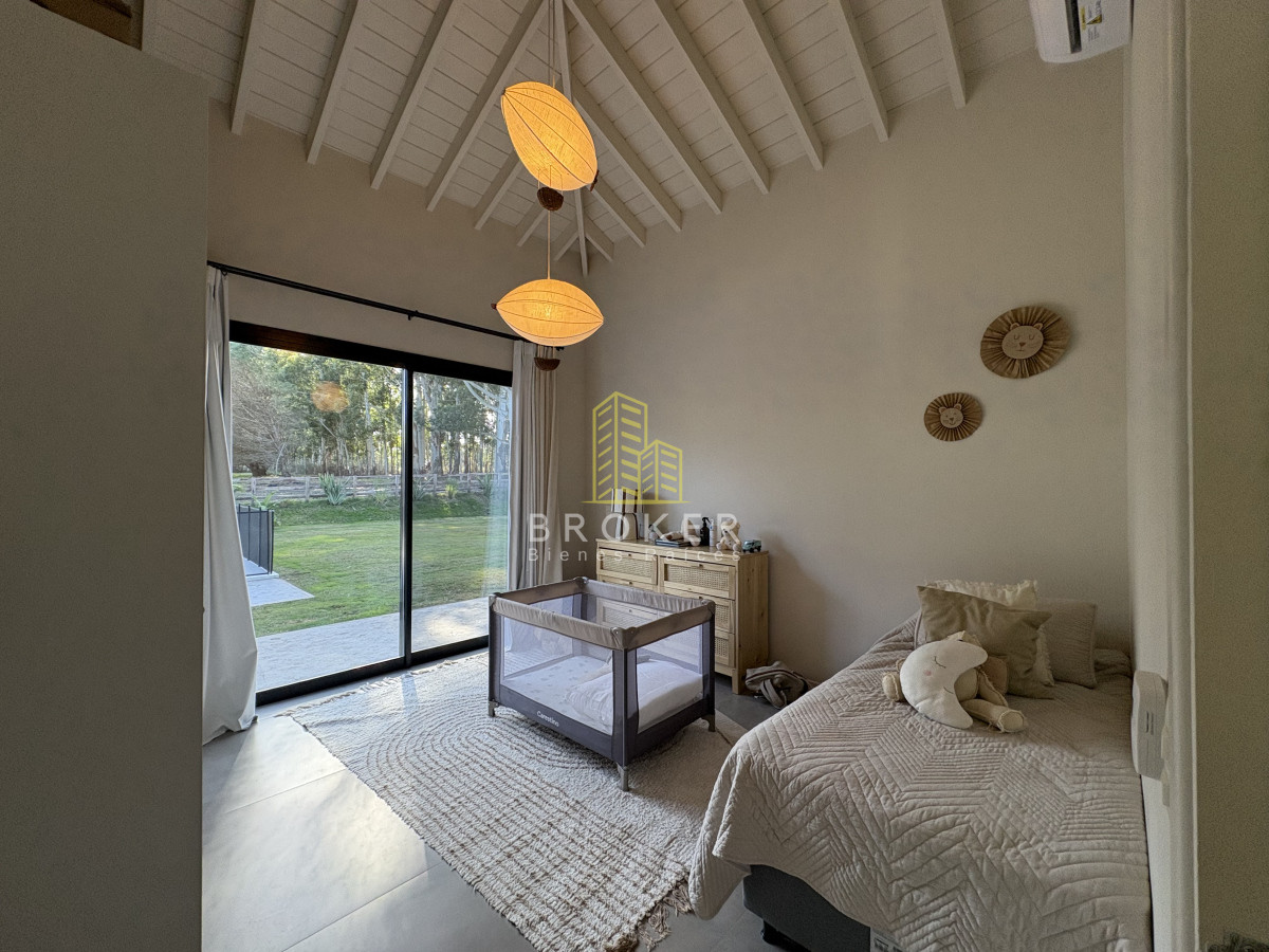 Casa ID.8867/Venta_de_excelente_casa_de_diseño_y_calidad_en_barrio_privado_de_la_barra,_maldonado - Venta de excelente casa de diseño y calidad en barrio privado de la barra, maldonado