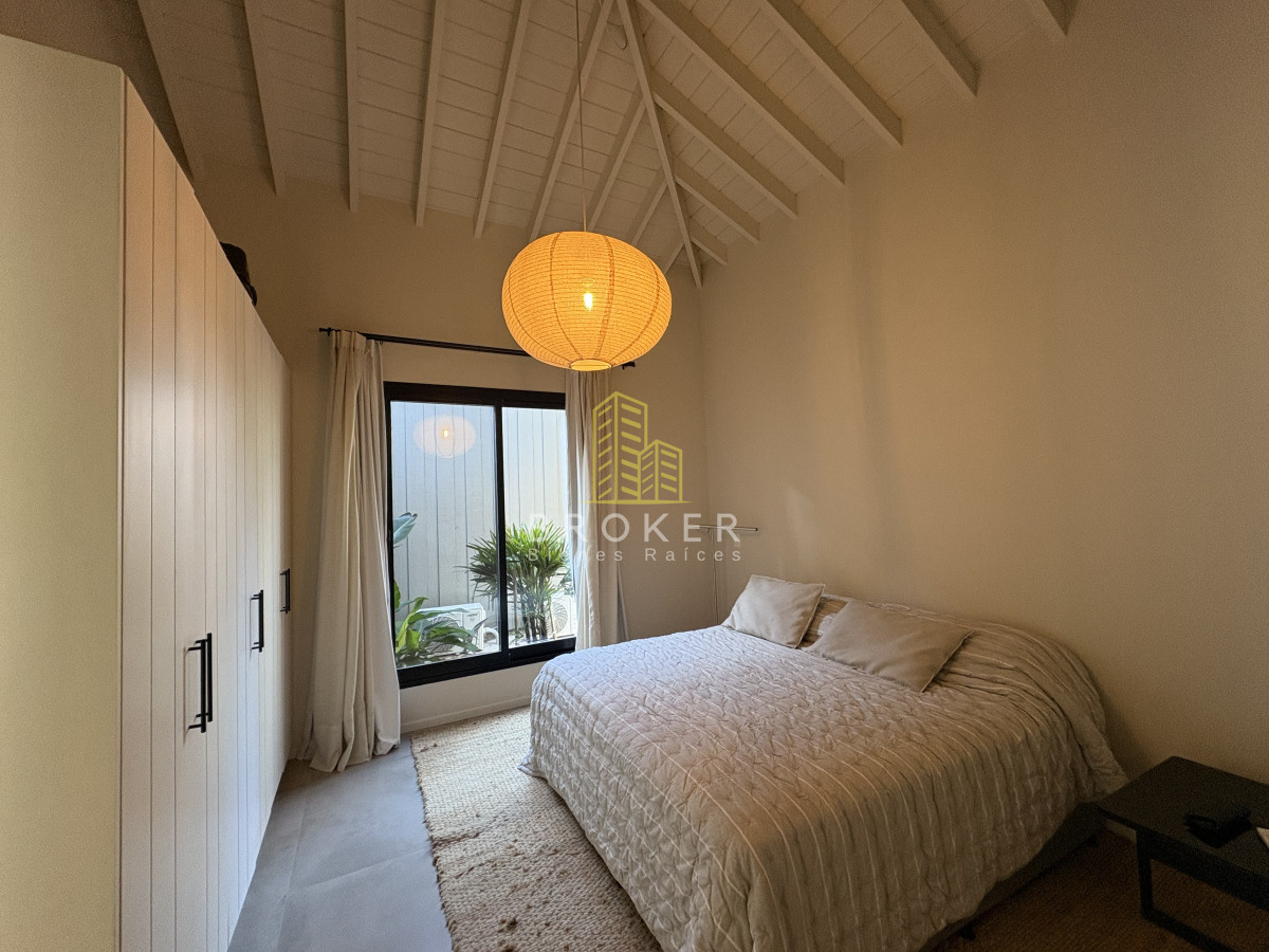 Casa ID.8867/Venta_de_excelente_casa_de_diseño_y_calidad_en_barrio_privado_de_la_barra,_maldonado - Venta de excelente casa de diseño y calidad en barrio privado de la barra, maldonado