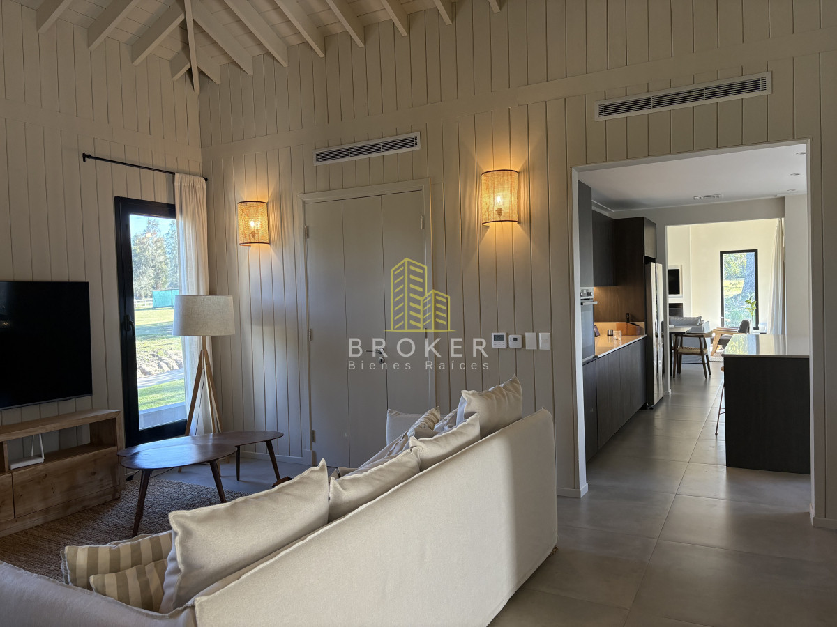 Casa ID.8867/Venta_de_excelente_casa_de_diseño_y_calidad_en_barrio_privado_de_la_barra,_maldonado - Venta de excelente casa de diseño y calidad en barrio privado de la barra, maldonado