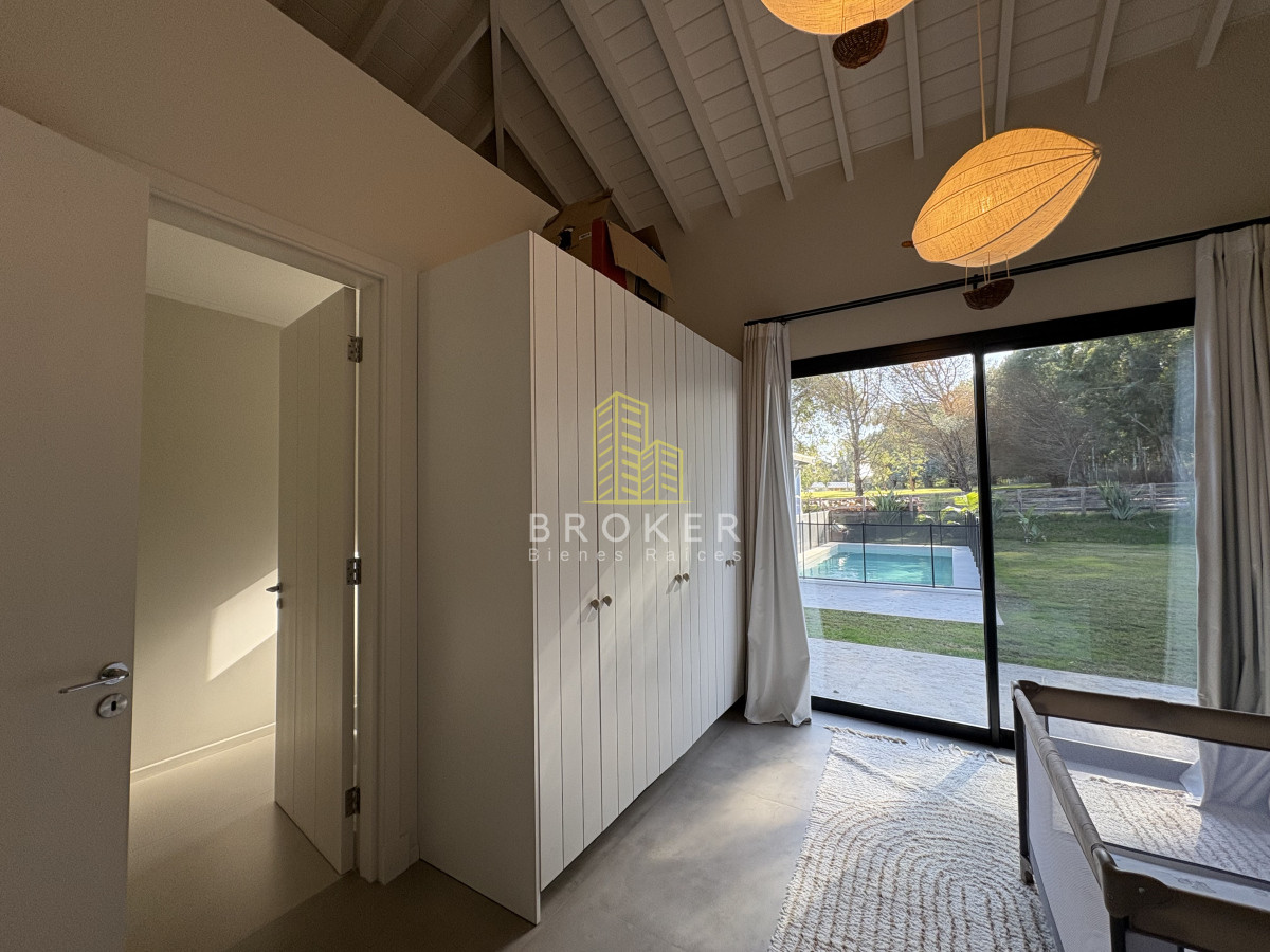 Casa ID.8867/Venta_de_excelente_casa_de_diseño_y_calidad_en_barrio_privado_de_la_barra,_maldonado - Venta de excelente casa de diseño y calidad en barrio privado de la barra, maldonado