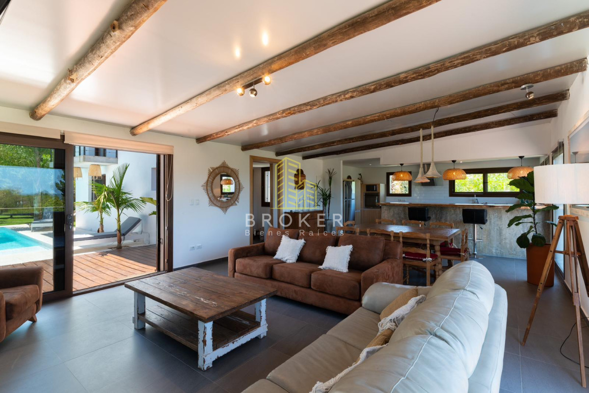 Casa ID.8866/Espectacular_y_moderna_casa_en_la_barra_para_alquiler_de_temporada - Espectacular y moderna casa en la barra para alquiler de temporada