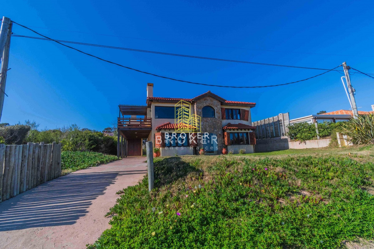 Casa ID.573/Venta_de_Casa_en_Piriapolis_San_Francisco_frente_al_mar!_3_dormitorios! - Venta de Casa en Piriapolis San Francisco frente al mar! 4 dormitorios!