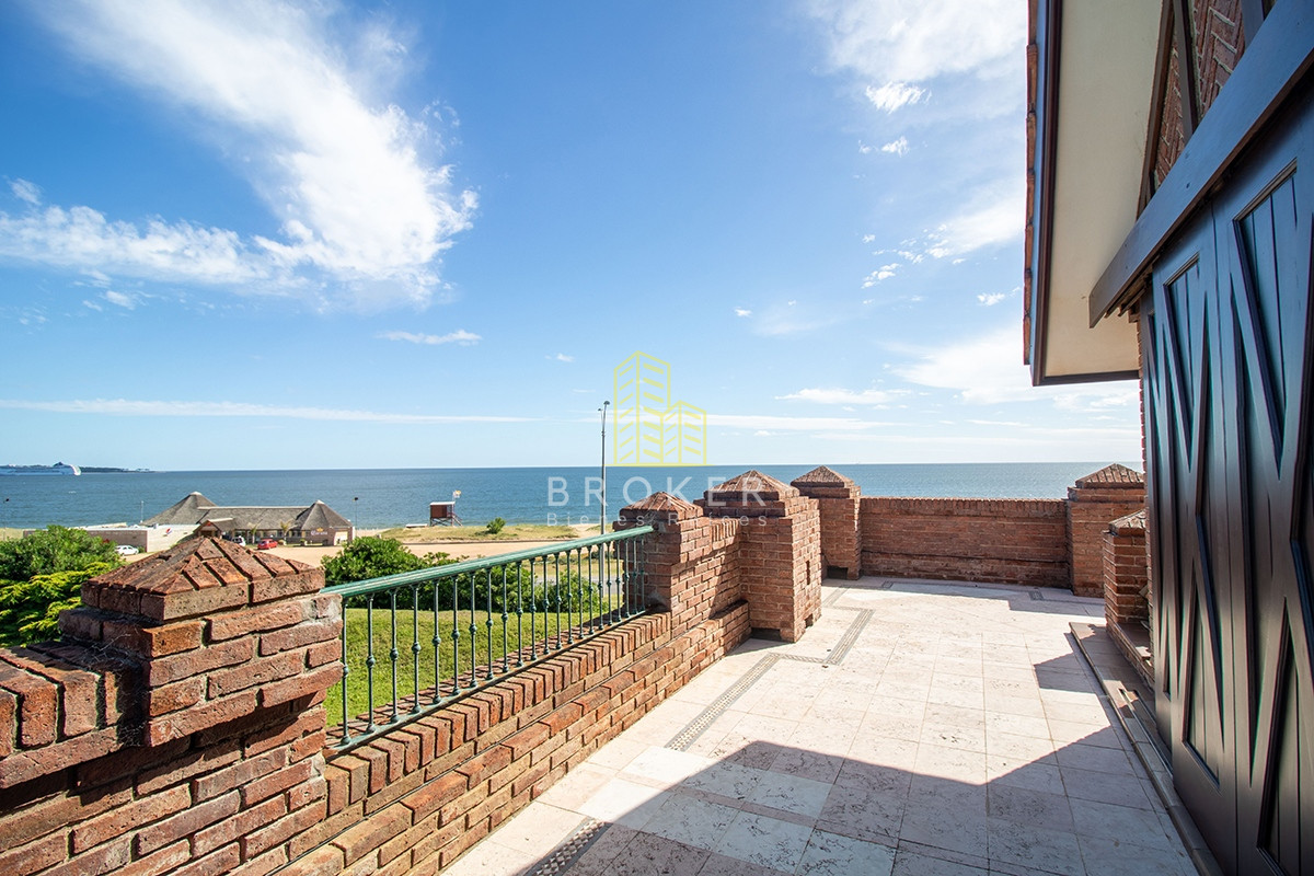 Casa ID.37/Venta_Mansión_frente_al_mar_en_Punta_Del_Este_Playa_Mansa - Venta Mansión frente al mar en Punta Del Este Playa Mansa
