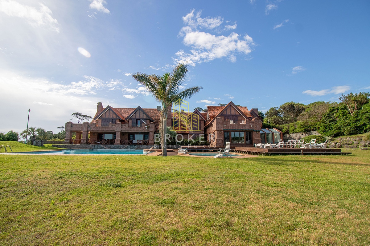 Casa ID.37/Venta_Mansión_frente_al_mar_en_Punta_Del_Este_Playa_Mansa - Venta Mansión frente al mar en Punta Del Este Playa Mansa