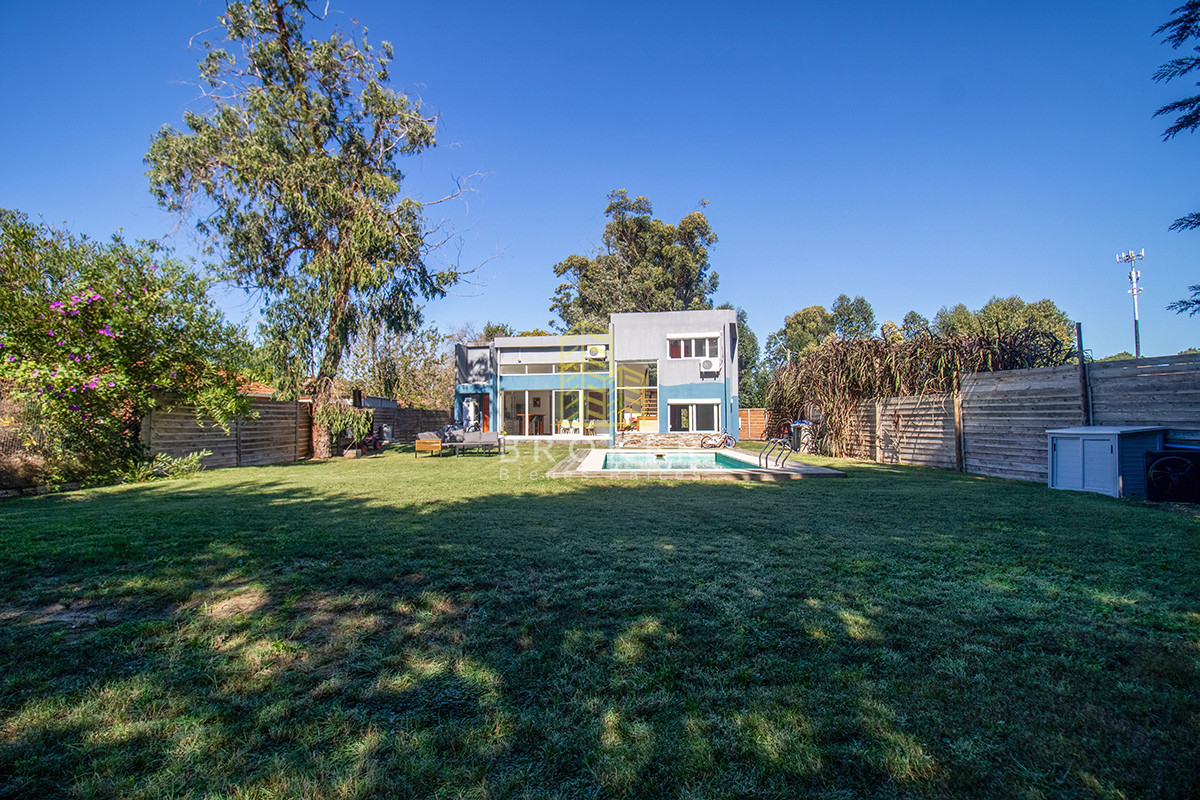 Casa ID.1833/Oportunidad_casa_en_venta_tres_dormitorios_en_Marly._Punta_del_Este,_Uruguay. - Venta Casa Punta del Este tres dormitorios piscina nueva! Zona Marly!