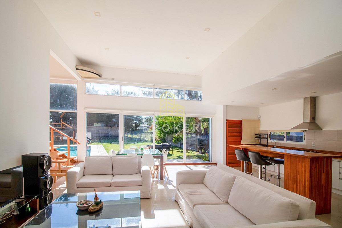 Casa ID.1833/Oportunidad_casa_en_venta_tres_dormitorios_en_Marly._Punta_del_Este,_Uruguay. - Venta Casa Punta del Este tres dormitorios piscina nueva! Zona Marly!