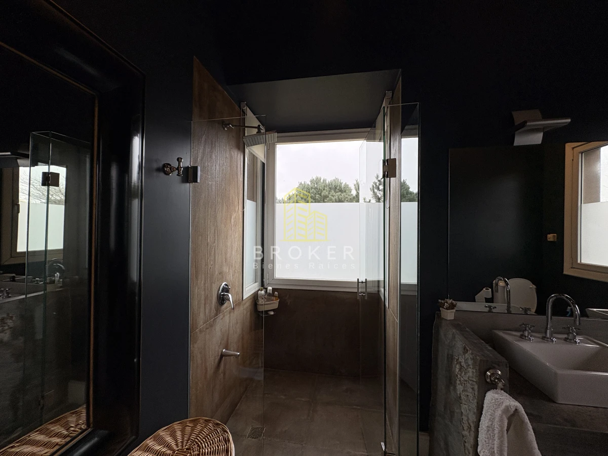 Casa ID.76/Venta_Casa_La_Barra_Punta_Del_Este_Broker_ - Venta De Icónica Casa de Lujo en la Barra, una casa de revista de gran nivel 