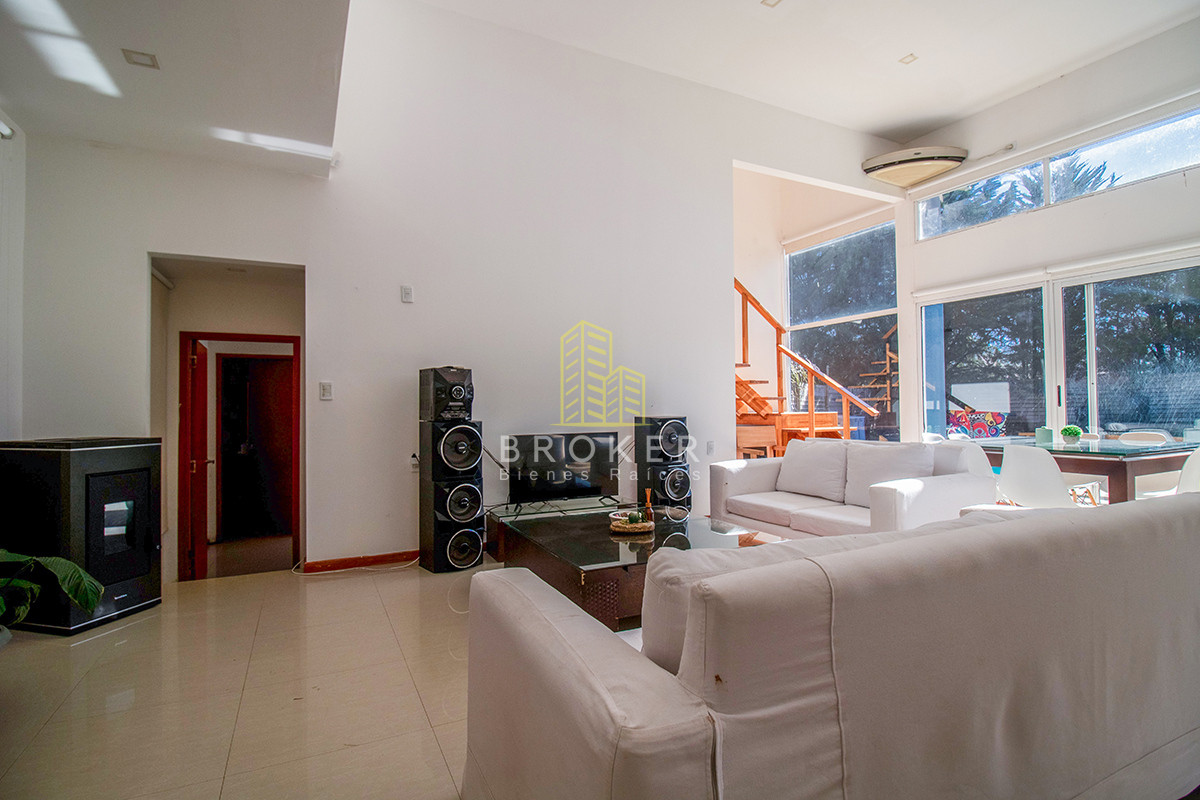 Casa ID.1833/Oportunidad_casa_en_venta_tres_dormitorios_en_Marly._Punta_del_Este,_Uruguay. - Venta Casa Punta del Este tres dormitorios piscina nueva! Zona Marly!