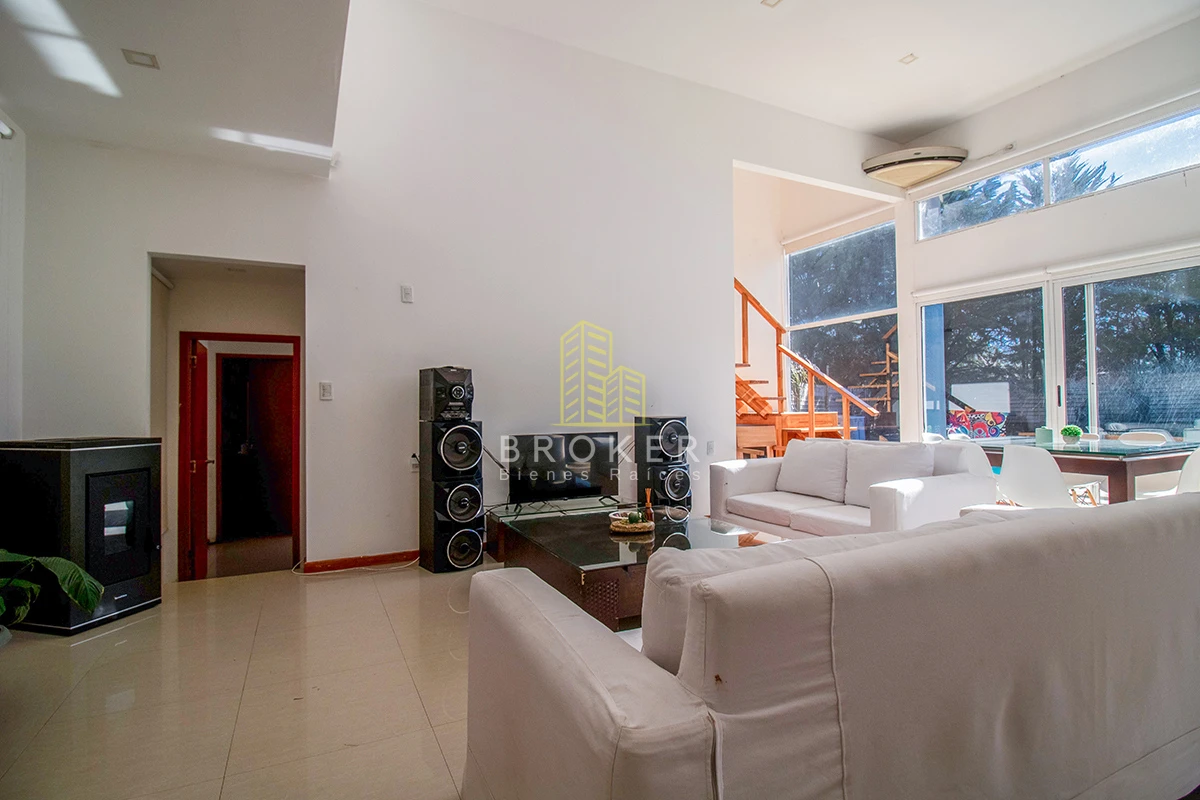 Casa ID.1833/Oportunidad_casa_en_venta_tres_dormitorios_en_Marly._Punta_del_Este,_Uruguay. - Venta Casa Punta del Este tres dormitorios piscina nueva! Zona Marly!