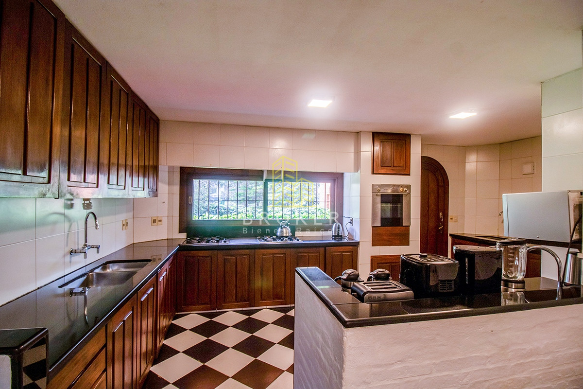Casa ID.1787 - Venta y alquiler de Mansion Beverly Hills Punta del Este Uruguay, Uruguay.