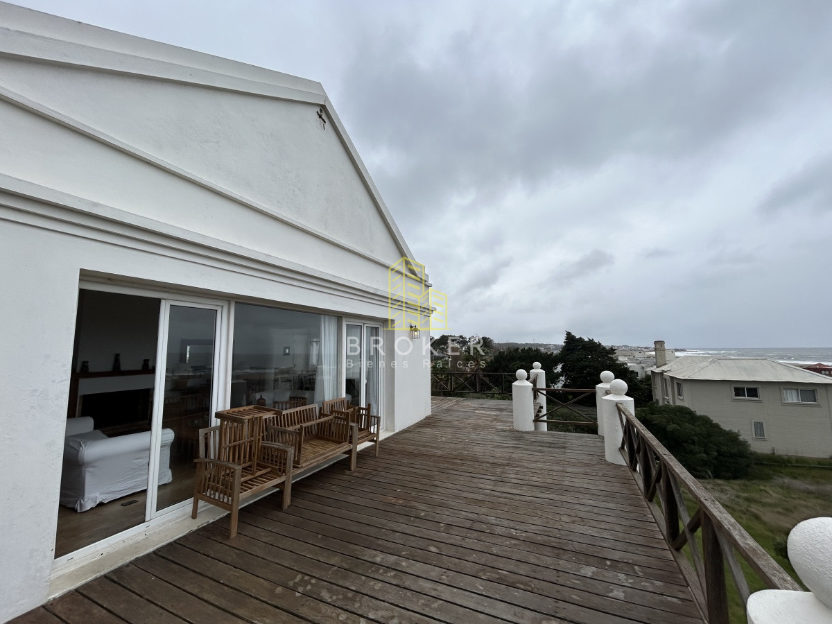 Casa ID.1173/Venta_y_alquiler_de_gran_casa_en_Montoya._Punta_del_Este,_Uruguay._ - Venta y alquiler de gran casa en Montoya. Punta del Este, Uruguay. 