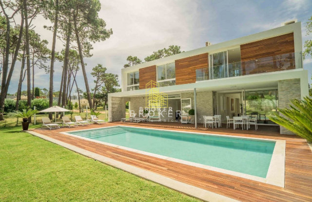 Casa ID.12/Alquiler_Casa_4_Dormitorios_Mansa_Barrio_Privado_Punta_Del_Este,_Uruguay. - Alquiler Casa 4 Dormitorios Mansa Barrio Privado Punta Del Este, Uruguay.