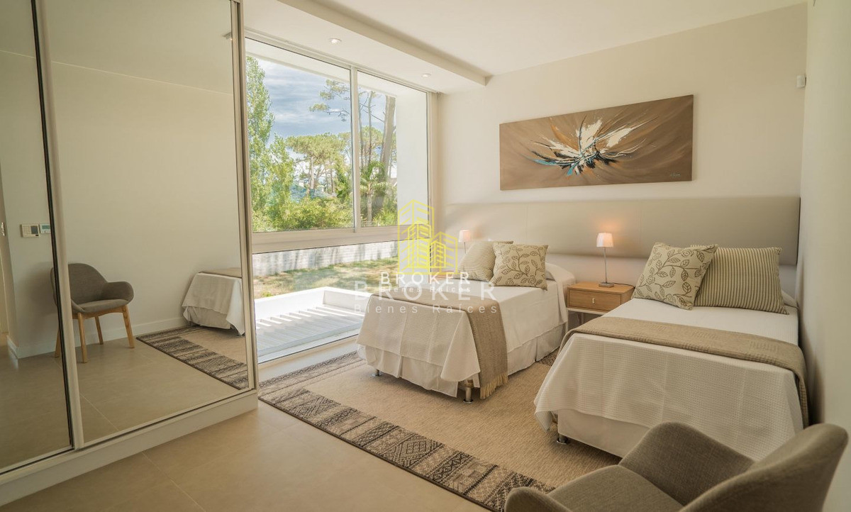 Casa ID.12/Alquiler_Casa_4_Dormitorios_Mansa_Barrio_Privado_Punta_Del_Este,_Uruguay. - Alquiler Casa 4 Dormitorios Mansa Barrio Privado Punta Del Este, Uruguay.