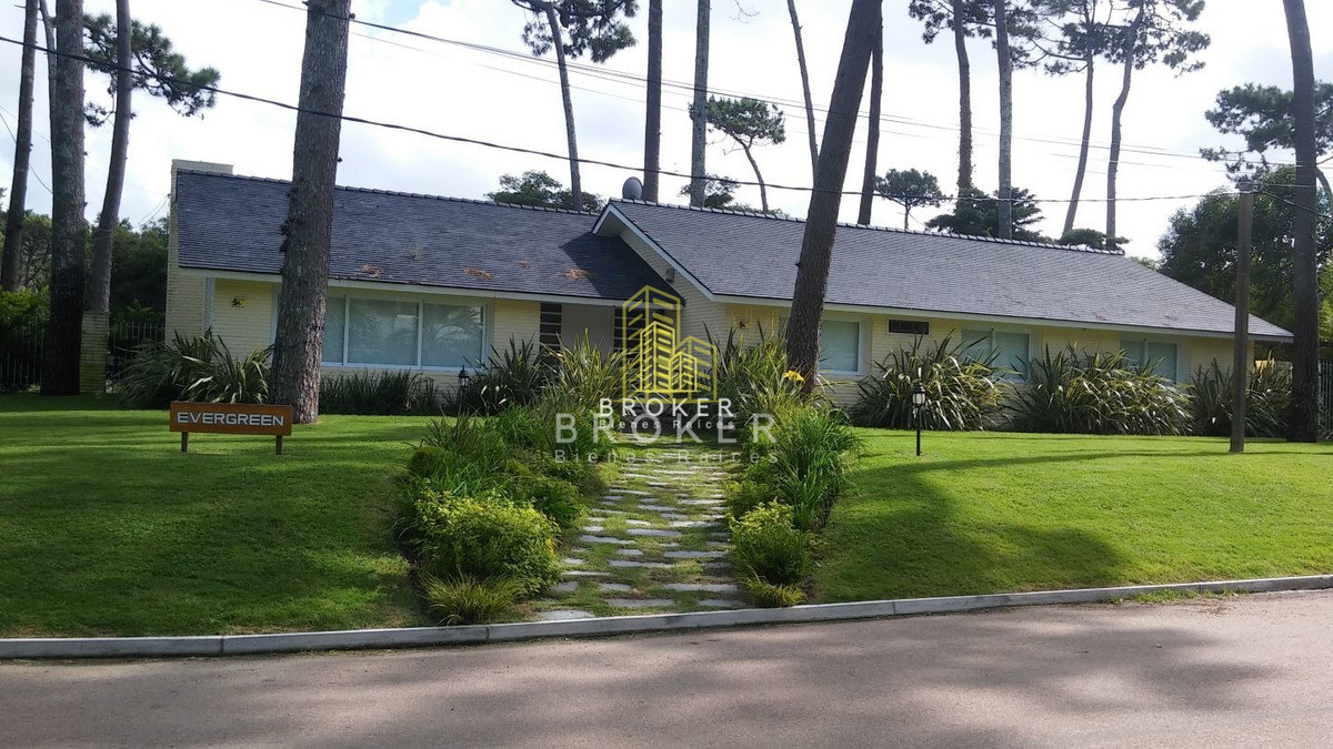 Casa ID.13/Alquiler_Anual_Casa_4_Dormitorios_En_Mansa,_Punta_Del_Este_(ref:_Bkb-975) - Alquiler Anual Casa 4 Dormitorios En Mansa, Punta Del Este, Uruguay.