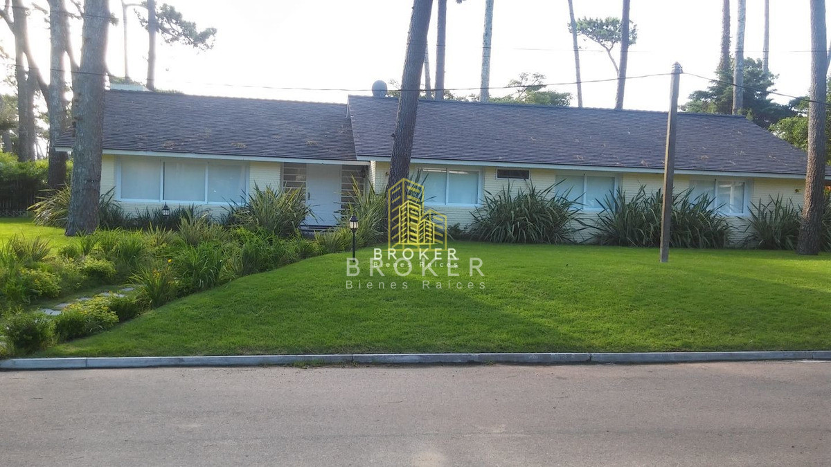 Casa ID.13/Alquiler_Anual_Casa_4_Dormitorios_En_Mansa,_Punta_Del_Este_(ref:_Bkb-975) - Alquiler Anual Casa 4 Dormitorios En Mansa, Punta Del Este, Uruguay.