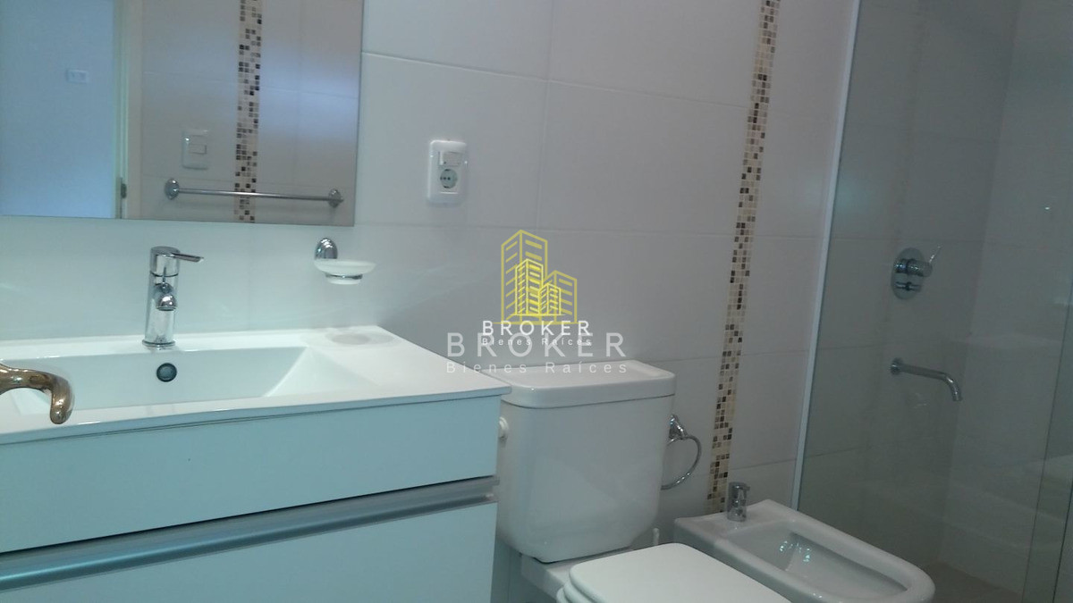 Casa ID.13/Alquiler_Anual_Casa_4_Dormitorios_En_Mansa,_Punta_Del_Este_(ref:_Bkb-975) - Alquiler Anual Casa 4 Dormitorios En Mansa, Punta Del Este, Uruguay.