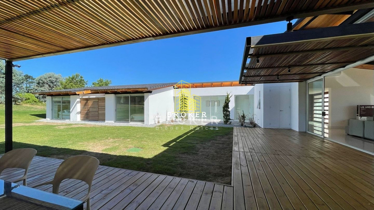 Casa ID.147/Venta_De_Chacra_4200m2_En_Pueblo_Mio_Manantiales!__ - Venta De Chacra 4200m2 En Pueblo Mio Manantiales!  