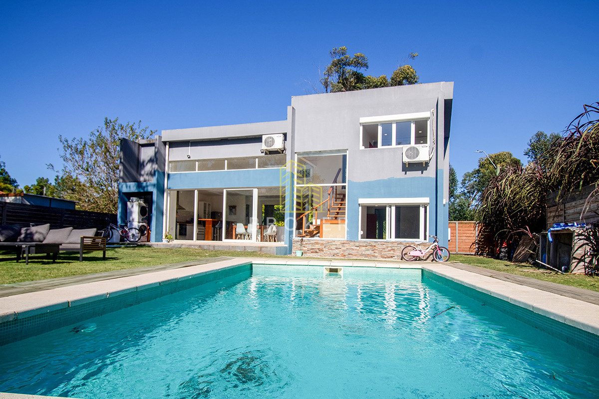 Casa ID.1833/Oportunidad_casa_en_venta_tres_dormitorios_en_Marly._Punta_del_Este,_Uruguay. - Venta Casa Punta del Este tres dormitorios piscina nueva! Zona Marly!