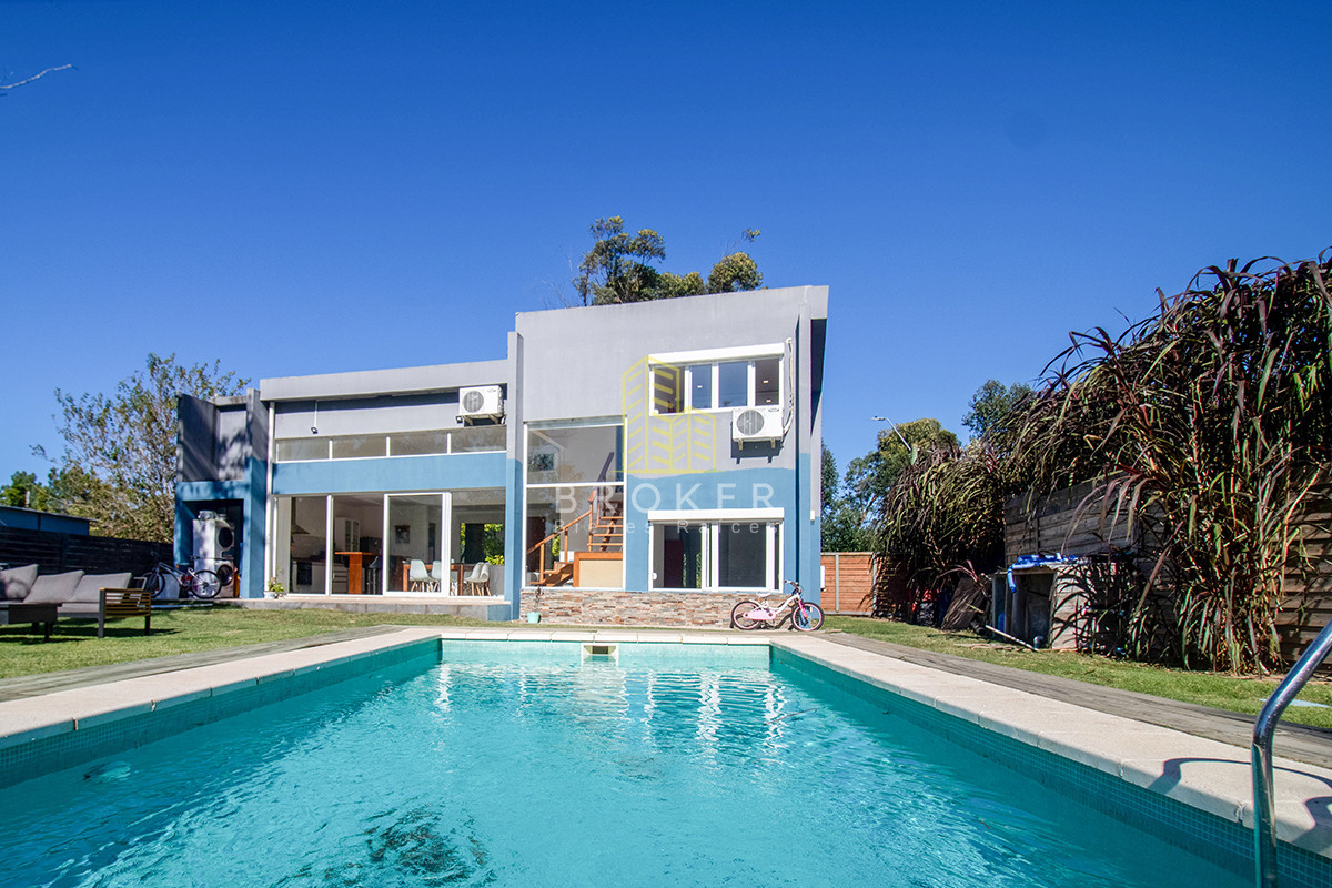Casa ID.1833/Oportunidad_casa_en_venta_tres_dormitorios_en_Marly._Punta_del_Este,_Uruguay. - Venta Casa Punta del Este tres dormitorios piscina nueva! Zona Marly!