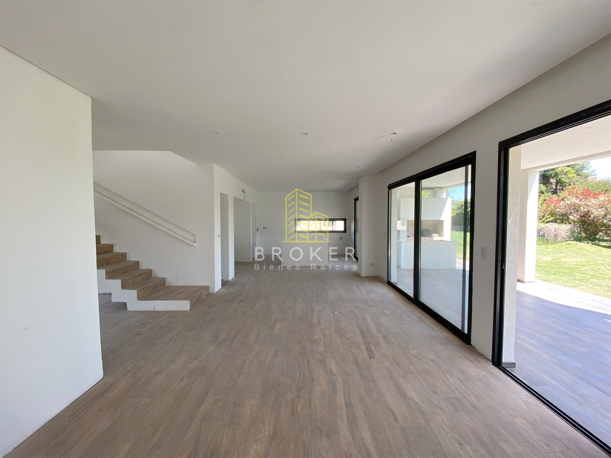 Casa ID.1900/Casa_a_Estrenar_en_Venta_en_Haras_Santa_María_-_Barrio_Los_Eucaliptos - Casa a Estrenar en Venta en Haras Santa María - Barrio Los Eucaliptos