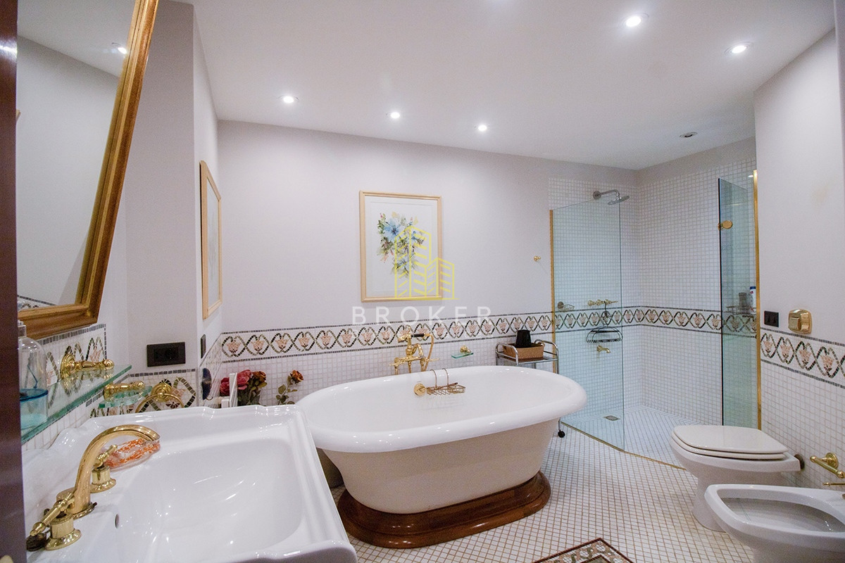 Casa ID.37/Venta_Mansión_frente_al_mar_en_Punta_Del_Este_Playa_Mansa - Venta Mansión frente al mar en Punta Del Este Playa Mansa