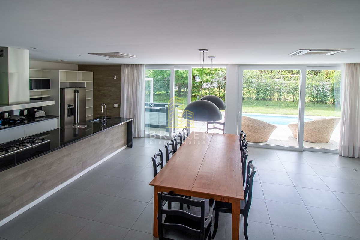 Casa ID.805/Venta_de_casa_de_categoria_en_Boulevard_Park,_Punta_del_Este._ - Venta de casa de categoria en Boulevard Park, Punta del Este. 