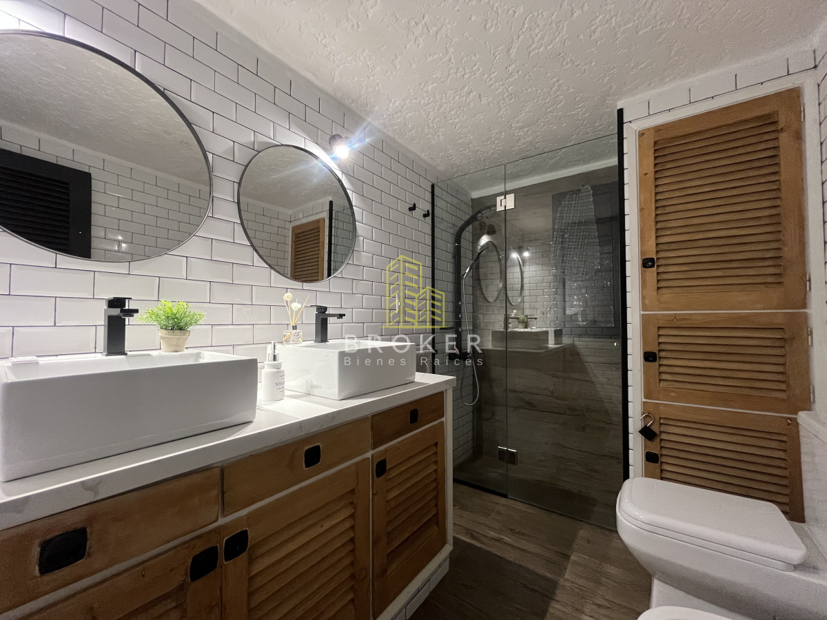 Casa ID.9252/Venta_Casa_Punta_del_Este_4_dormitorios_en_Barrio_Marly_Punta_del_Este_con_piscina_ - Venta Casa Punta del Este 4 dormitorios en Barrio Marly Punta del Este con piscina 