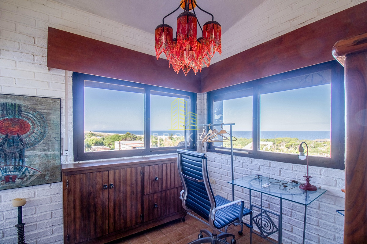 Casa ID.1099/Venta_de_casa_de_4_dormitorios_mas_dependencia_en_el_Chorro._._Punta_del_Este,_Uruguay. - Venta de casa de 4 dormitorios mas dependencia en el Chorro. . Punta del Este, Uruguay.