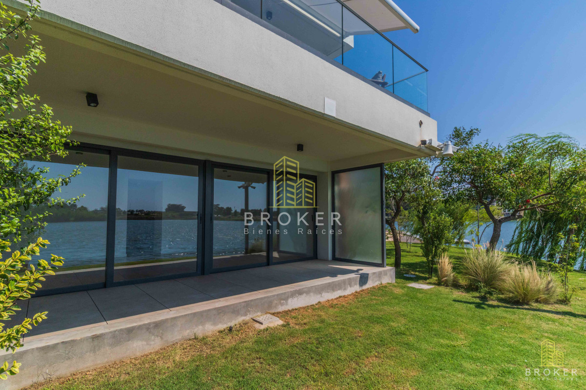 Casa ID.105/Venta_Casa_3_Dormtorios_En_Carrasco_frente_al_lago_Carrasco_Boating - Venta Casa 3 Dormtorios En Carrasco frente al lago Carrasco Boating