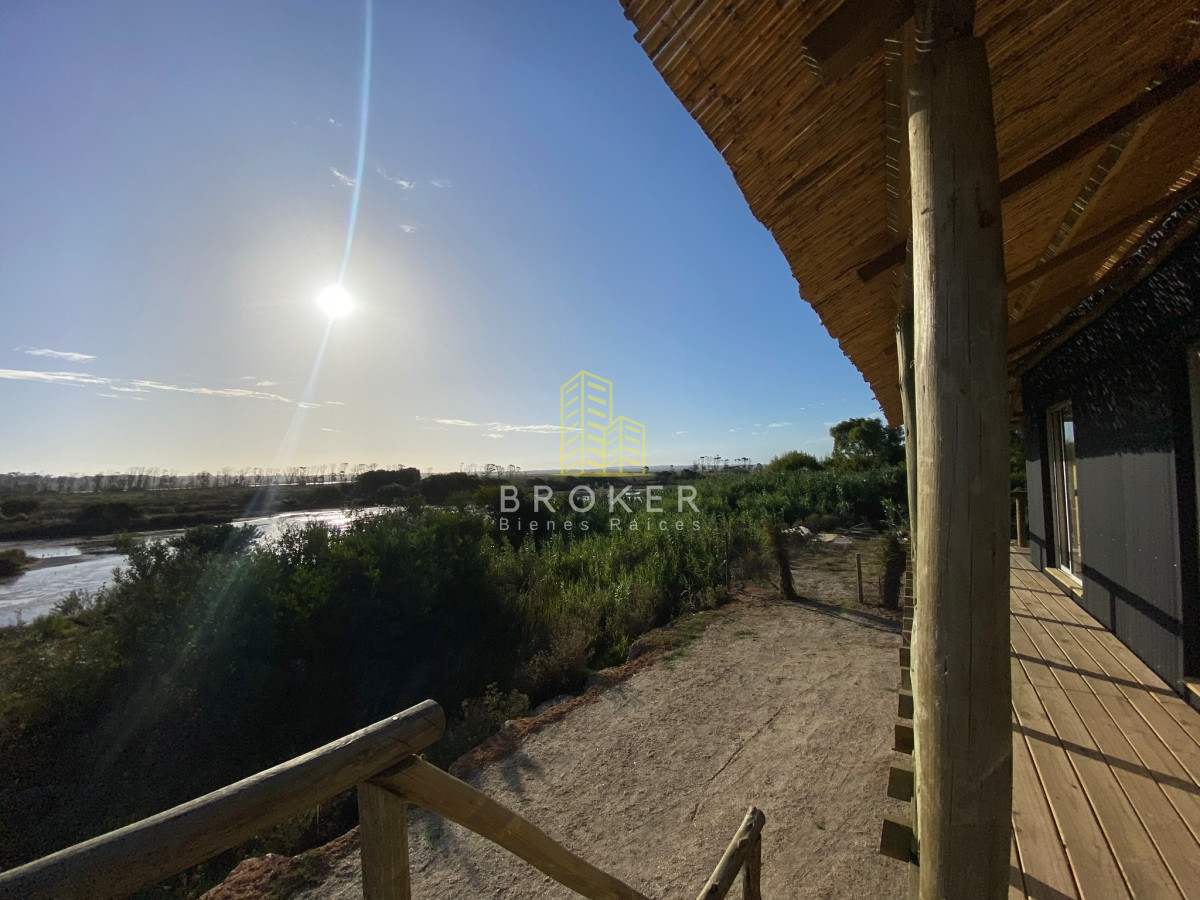 Casa ID.1169/Venta_de_cabaña_en_El_Tesoro._Punta_del_Este,_Uruguay. - Venta de cabaña en El Tesoro. Punta del Este, Uruguay.