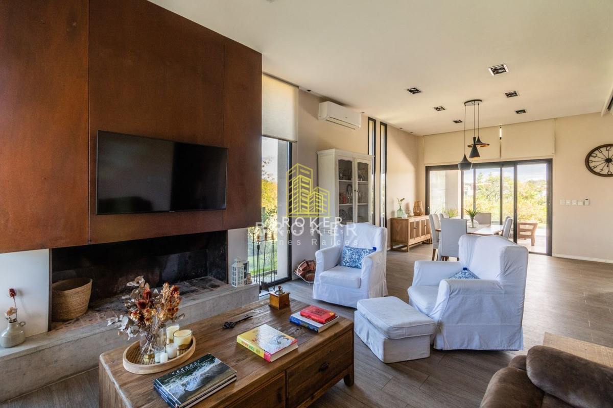 Casa ID.246/Venta_Casa_3_Dormitorios_Viñedos_De_La_Tahona_Barrio_Privado_ - Venta Casa 3 Dormitorios Viñedos De La Tahona Barrio Privado 