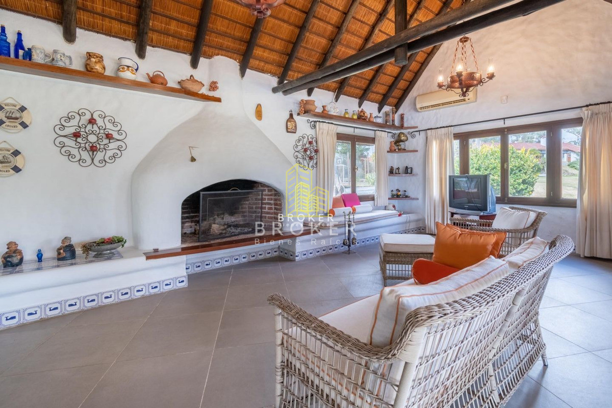 Casa ID.253/Venta_Casa_Pinares_Mansa_sobre_Laguna_del_Diario_Punta_del_Este - Venta Casa Chacra 7 Dormitorios Pinares Mansa sobre Laguna del Diario Punta del Este